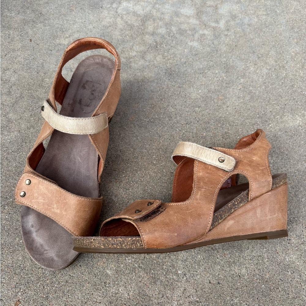 Taos Chrissy leather wedge sandals